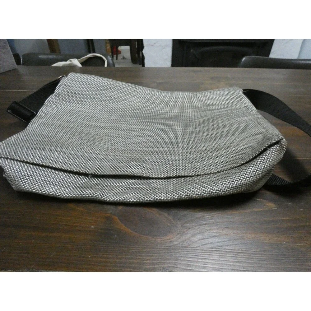 Chilewich laptop messenger